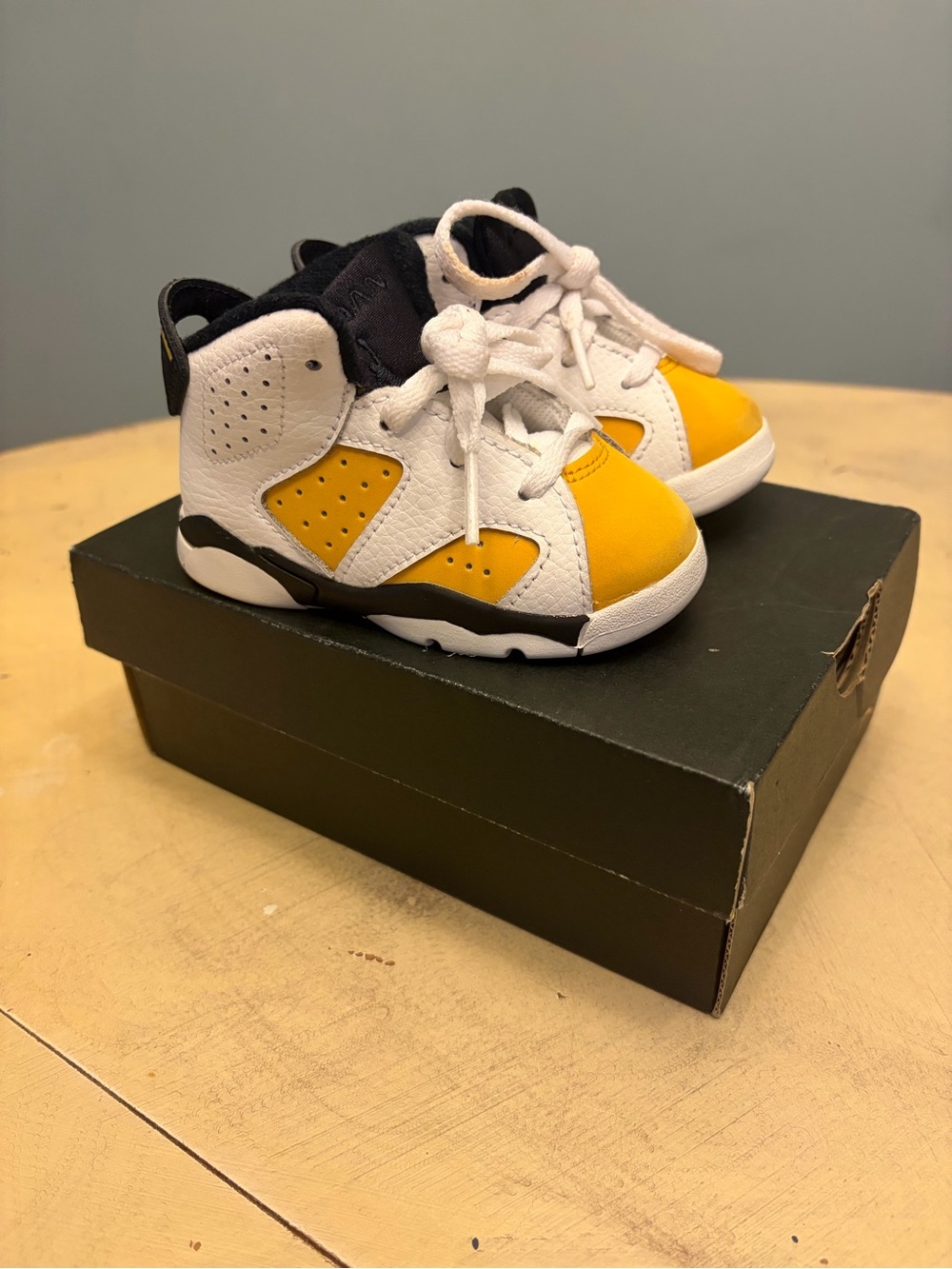 Toddler's Jordan 6 Retro White/Black-Yellow Ochre (DV3606 170) Size 5C With Box